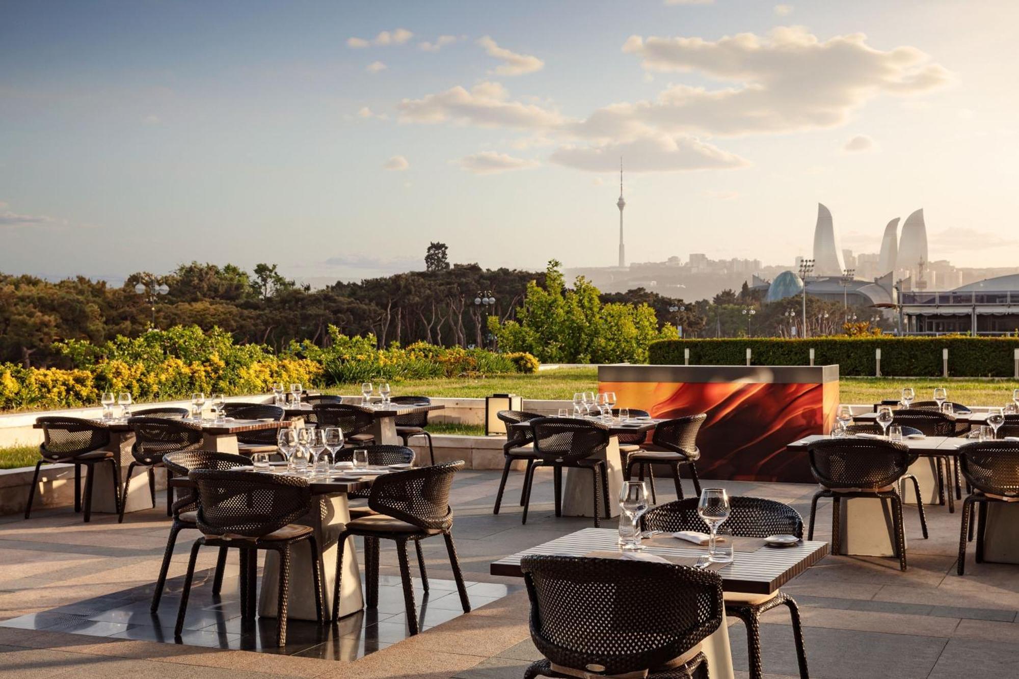 Jw 메리어트 압셰론 바쿠 호텔 외부 사진 View from the restaurant