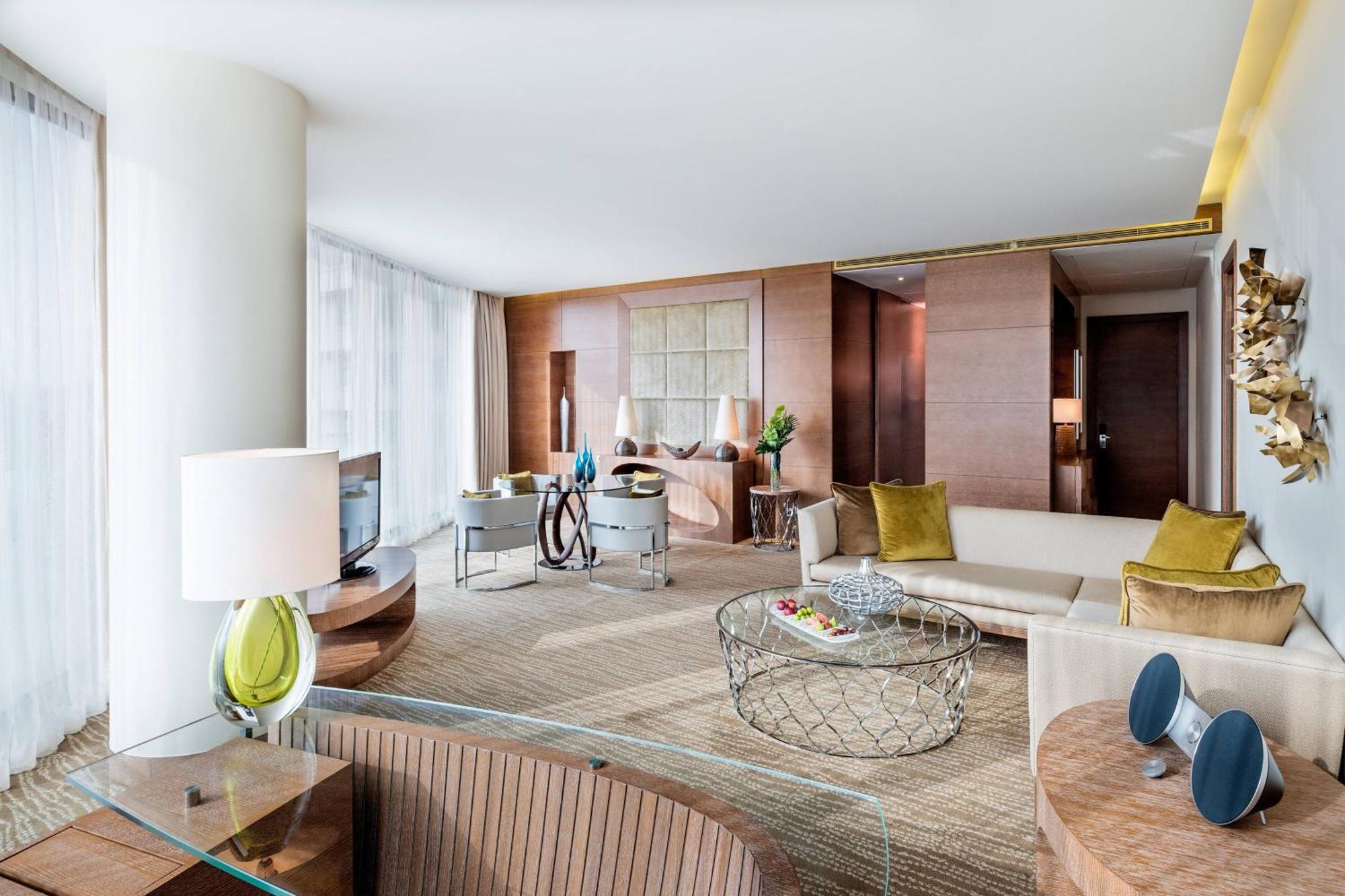 Jw 메리어트 압셰론 바쿠 호텔 외부 사진 A suite at the Ritz-Carlton, DIFC
