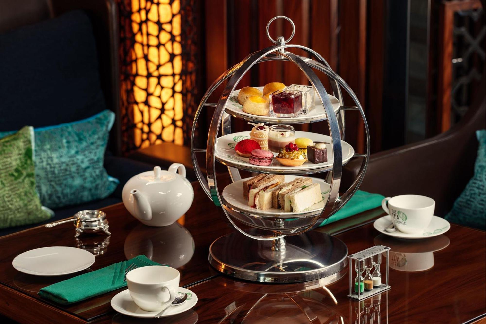 Jw 메리어트 압셰론 바쿠 호텔 외부 사진 Afternoon tea at the Emirates Palace Hotel, Abu Dhabi