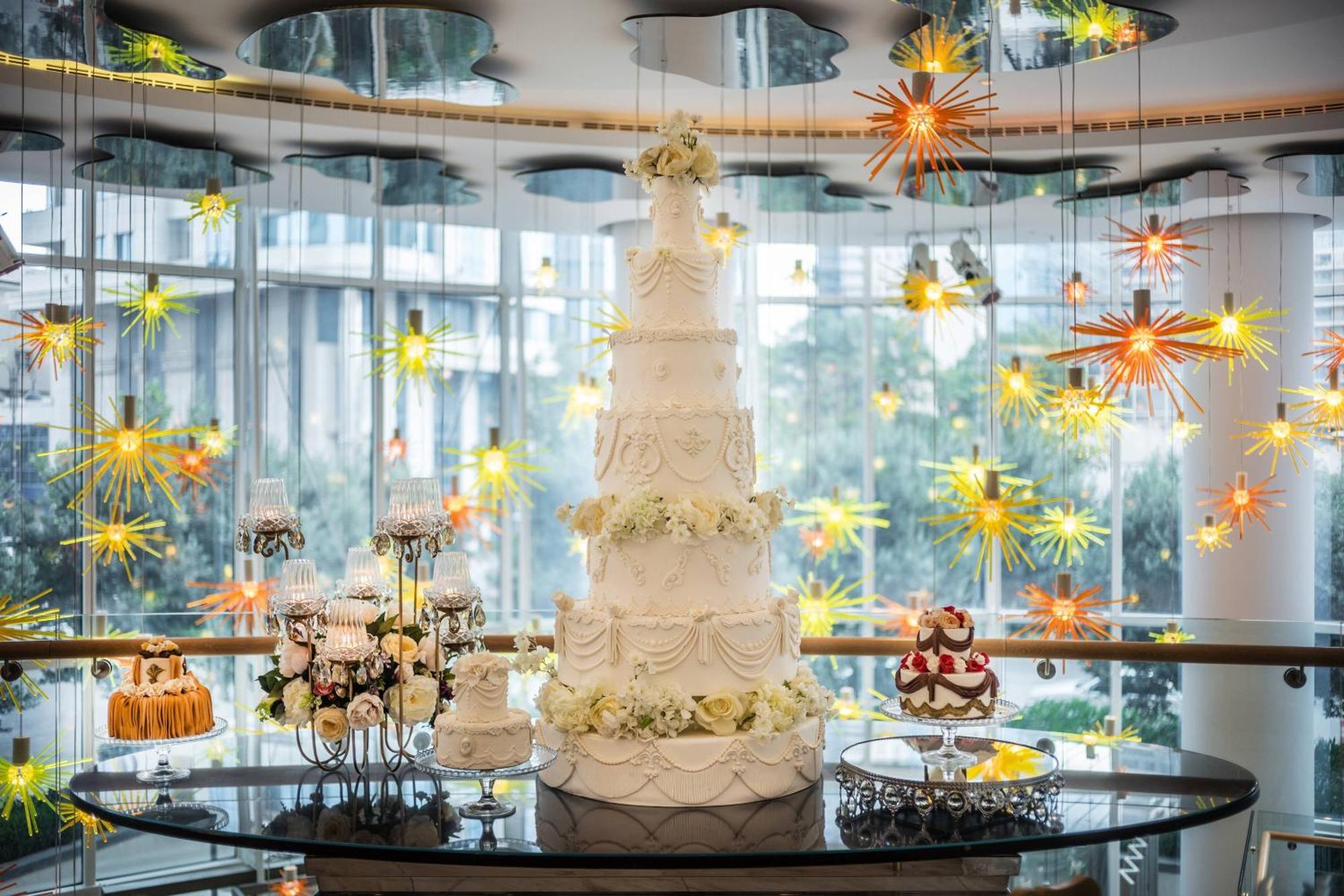 Jw 메리어트 압셰론 바쿠 호텔 외부 사진 A wedding cake